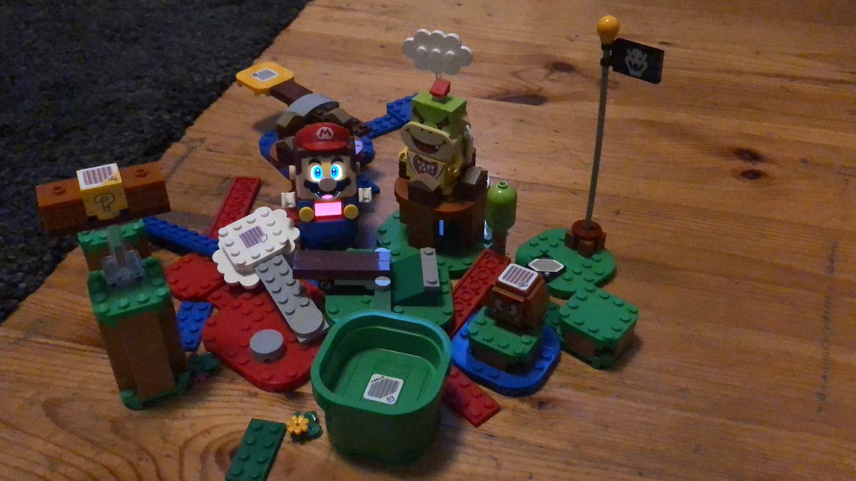 TacoReviews_67's tweet photo. Set 71360 Adventuer With Mario starter pack! Time to review this bad boy. It is defenently one of the greatest sets of all times, like serieusly, LEGO Mario is amazing! And the fact that you’r getting all of this plus LEGO Mario, for only 60 dollars, is so amazing! https://t.co/S2Sj0ynTSe