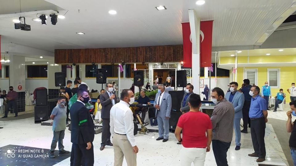 İl Salgın Denetim Ekiplerimiz Koronavirüsle mücadele kapsamında İlimiz genelinde düğün, nişan ve nikah ortamlarında denetimlere devam ediyor...

Lütfen tedbirlere uyalım!

Maske 😷
Mesafe ↔️
Temizlik 🧼

#SağlıkİçinHepimizİçin