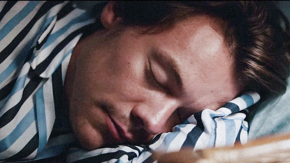 Harry Styles as Bob from Minions, a thread