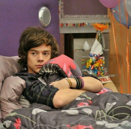 Harry Styles as Bob from Minions, a thread