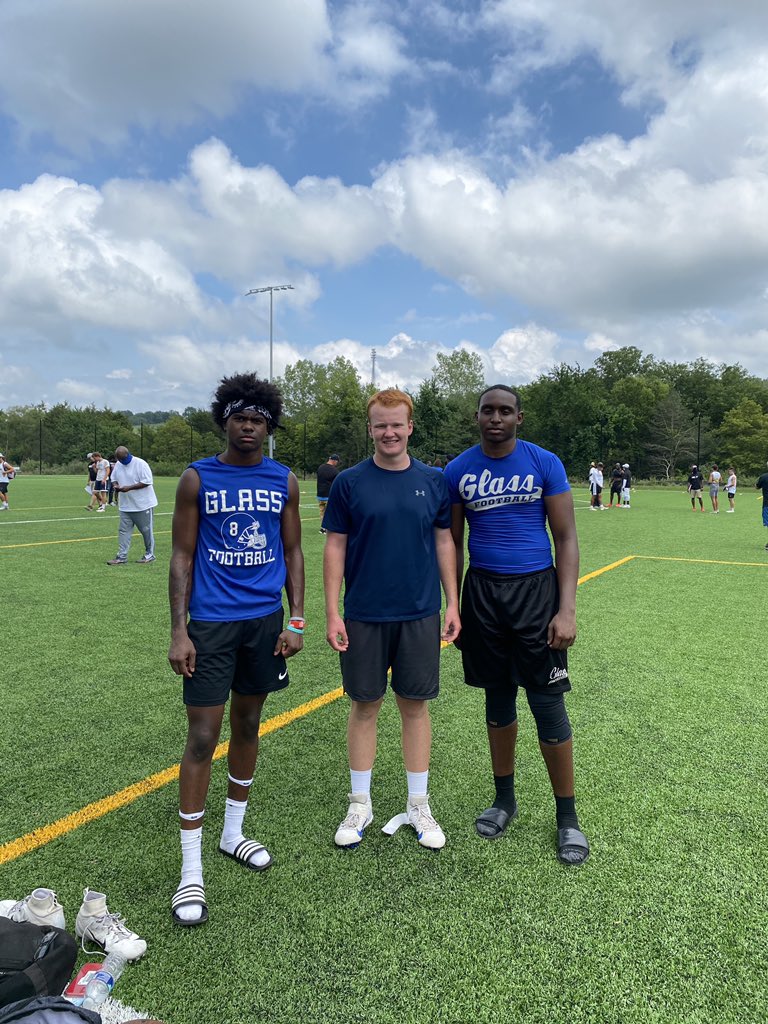 Marquise812's tweet photo. The midtown boyz came out to the Recruit Nation Elite Showcase thanks for having us @Krazylegz40 and for the invite @ECGlassFB #takehead @NasirW_VA @GeorgeW_ECG https://t.co/Zo75zPKQIr