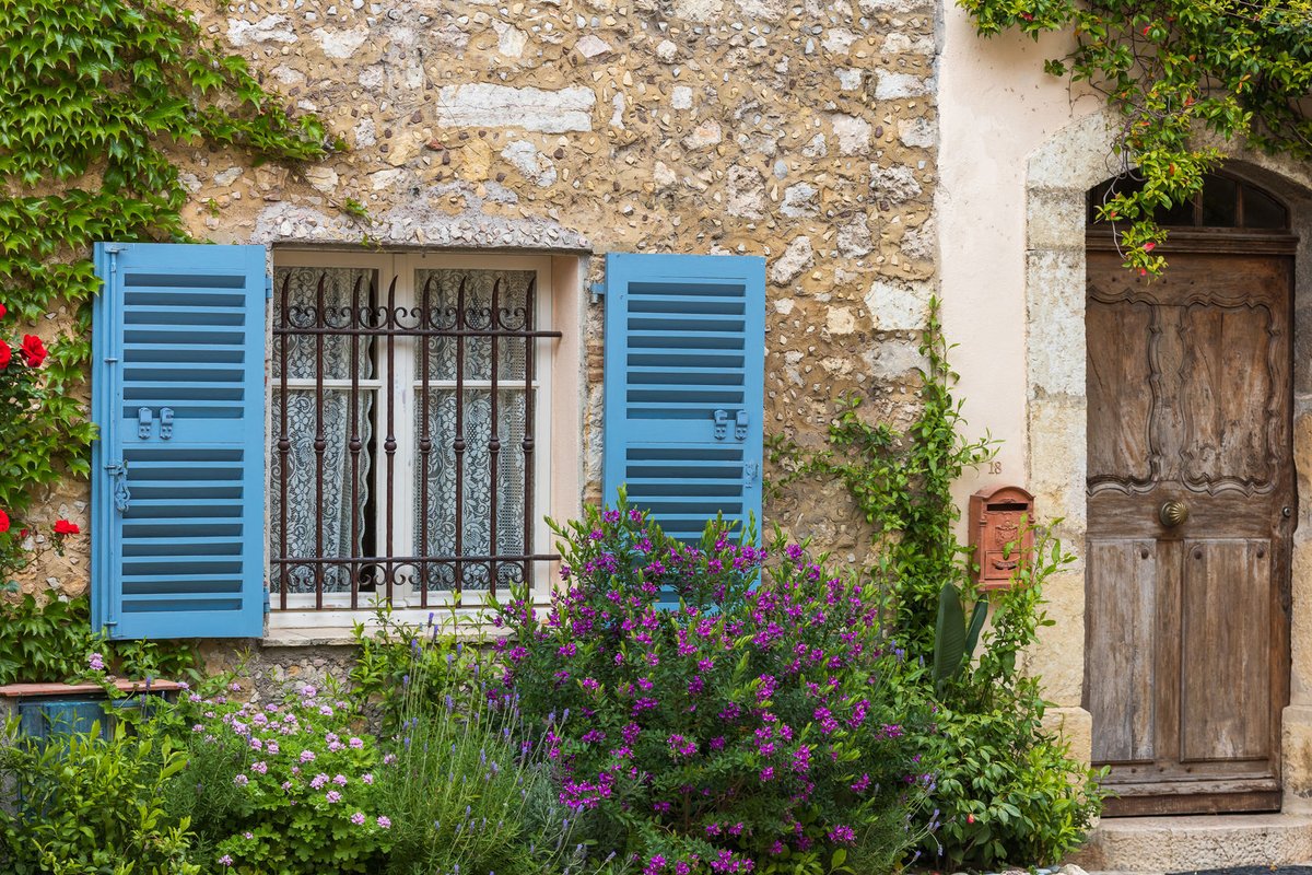 KevinDelaini's tweet photo. Plants are a great privacy option if fencing is too reclusive or out of your budget. #forrent #homeideas  https://t.co/fzriTiQ8DO https://t.co/5uflR1uAxq