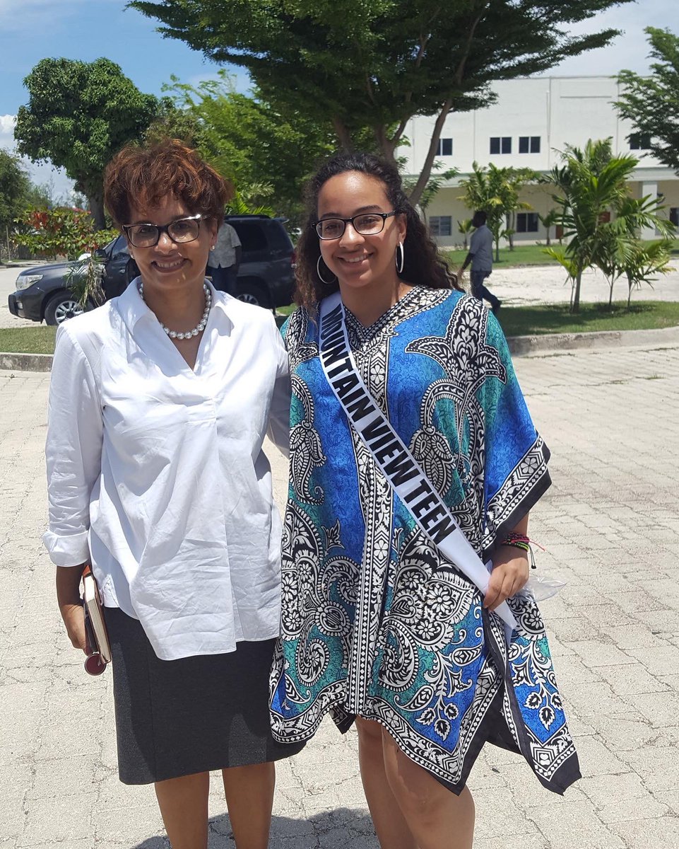 Miss_Kronna's tweet photo. “ Si n pa sove diyite n, Diyite n ap sove kite n. “  🇭🇹✊🏽💪🏽📚🤓 #Haiti #formerfirstlady #mountainviewteen #dignity #phenomenalwoman #UNIFA #teachinghospital #brooklyn #bayarea #creole #blackpower #2017 https://t.co/9EmxIRokhF