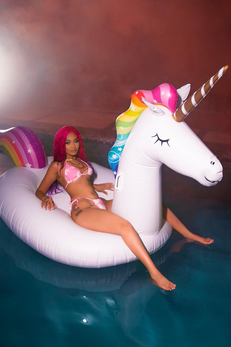 kings___closet's tweet photo. Custy pics 🌈🍭💗
#tiedye #bikini #bdaythings #barbiethings https://t.co/6ZI34yPdmT