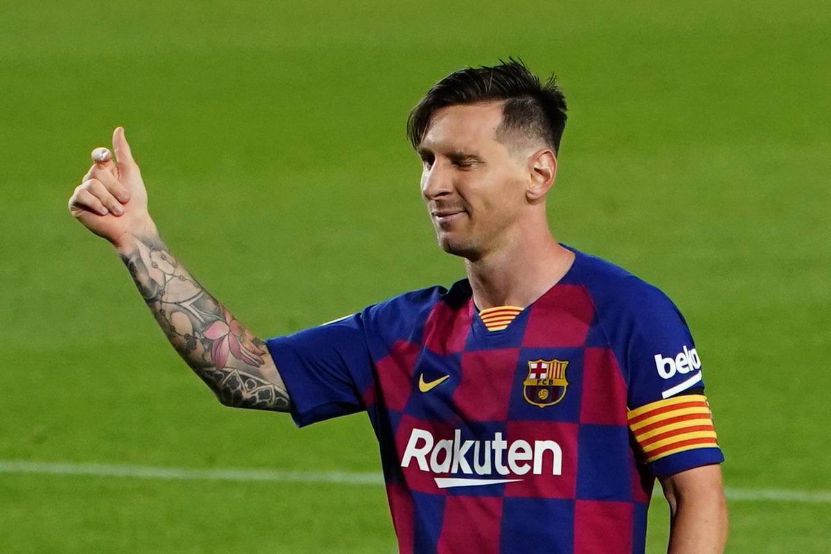 Squawka's tweet photo. Take-ons completed in the first half at Camp Nou:

❍ Lionel Messi 5/6
❍ Nélson Semedo 4/4
❍ Antoine Griezmann 3/3

Dancing around the Napoli defence. 🕺 https://t.co/mmAjldBAcG
