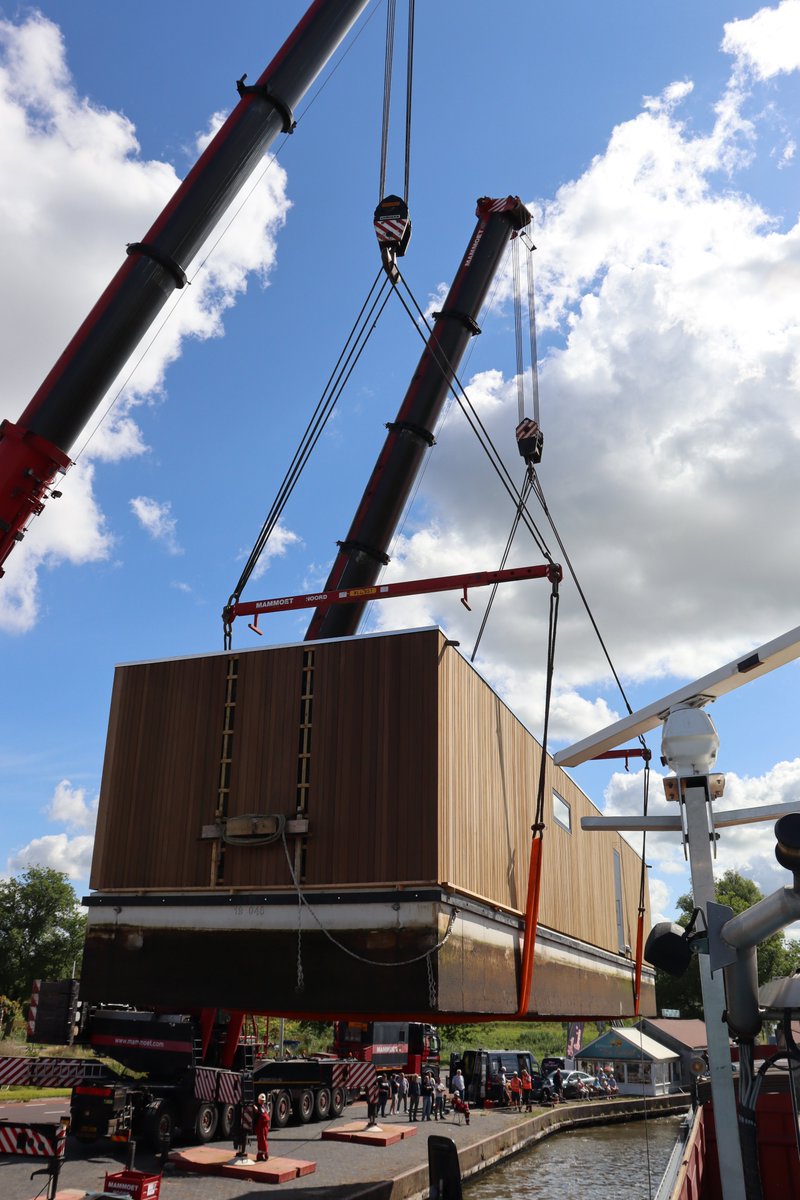 une maison sur l'eau tweet media