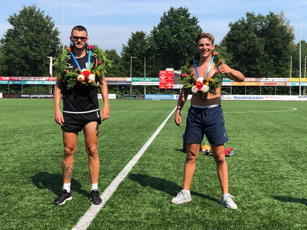 Dit waren de winnaars. Naar verluid kunnen Jonathan en Huib een uitnodiging verwachten van de Koninklijke Nederlandse Kaatsbond.