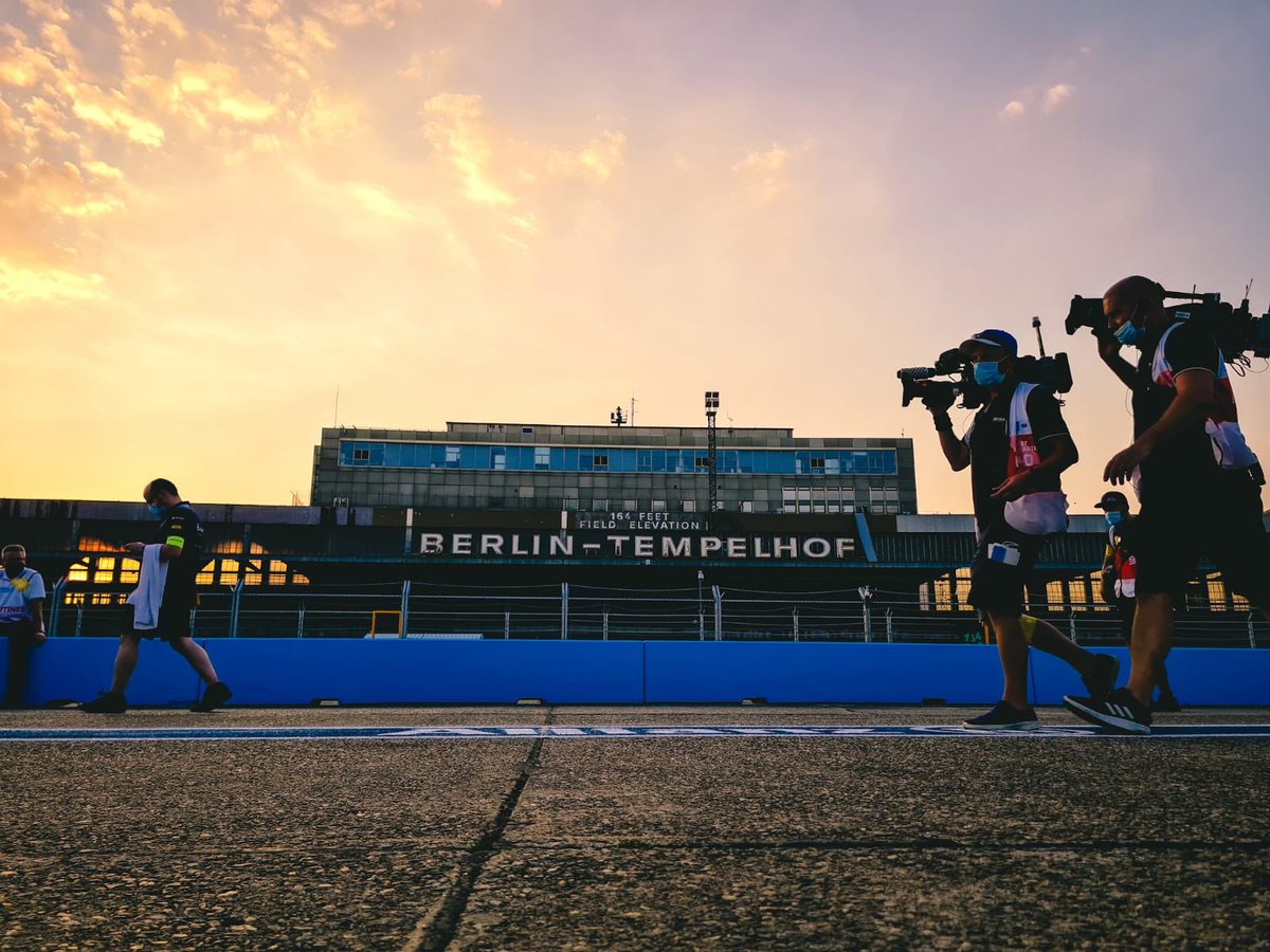 oliverrowland1's tweet photo. At the halfway point of the #SeasonSixFinale and pleased with another points finish today for the team ๐
Back tomorrow to do it all again ๐ช
@NISMO
@Nissanedams
@ShellMotorsport
@Richard_Mille
@cfi__uk
@LEMOConnectors
๐ธ: @FIAFormulaE
#BerlinEPrix #ABBFormulaE #OR22 https://t.co/su5HAow8fz