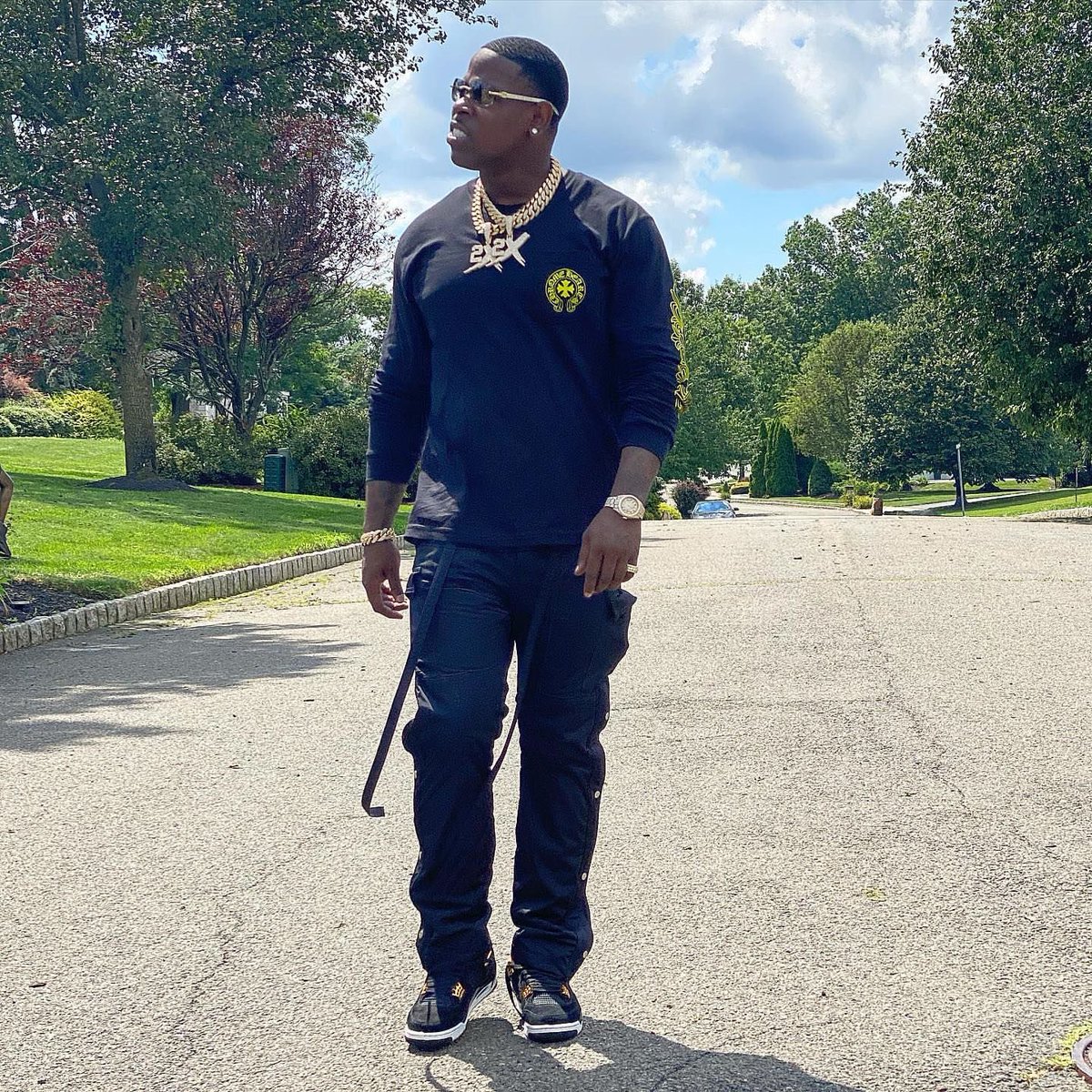 CASANOVA_2X's tweet photo. The difference between a leader  and a follower is the one who moves first.I hope that dont go over y’all heads https://t.co/PSxvSmUAKa