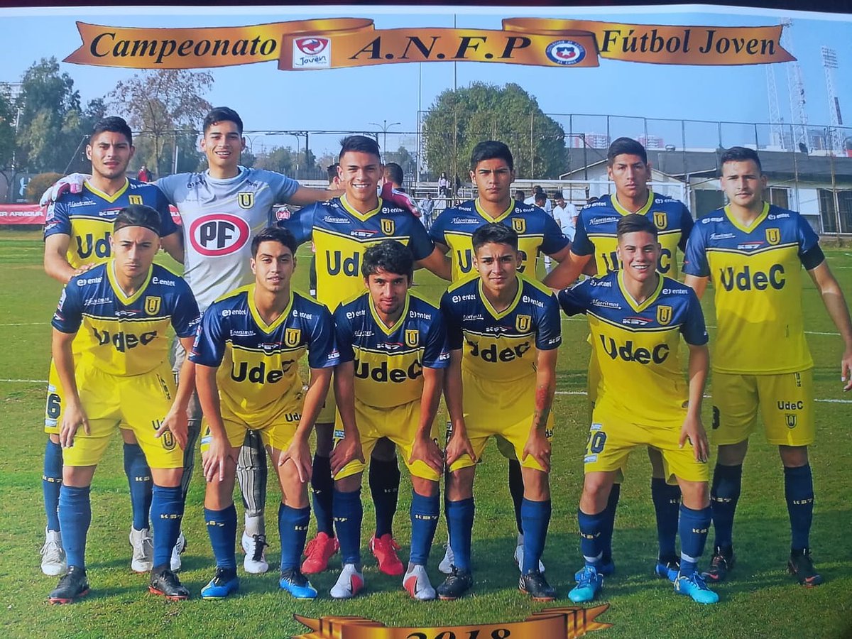 LoretaHenriquez's tweet photo. Con Esta Foto Gran Generación De Jugadores ..Quiero Saludar En Este 26 Aniversario De Nuestra Querida U de Concepción...Nuestro Gran Equipo... Felicidades.. Aguante Campanil...Fuerza Cariños Bendiciones👏👍💪⚽🇨🇱 https://t.co/xRGI3H4GQN