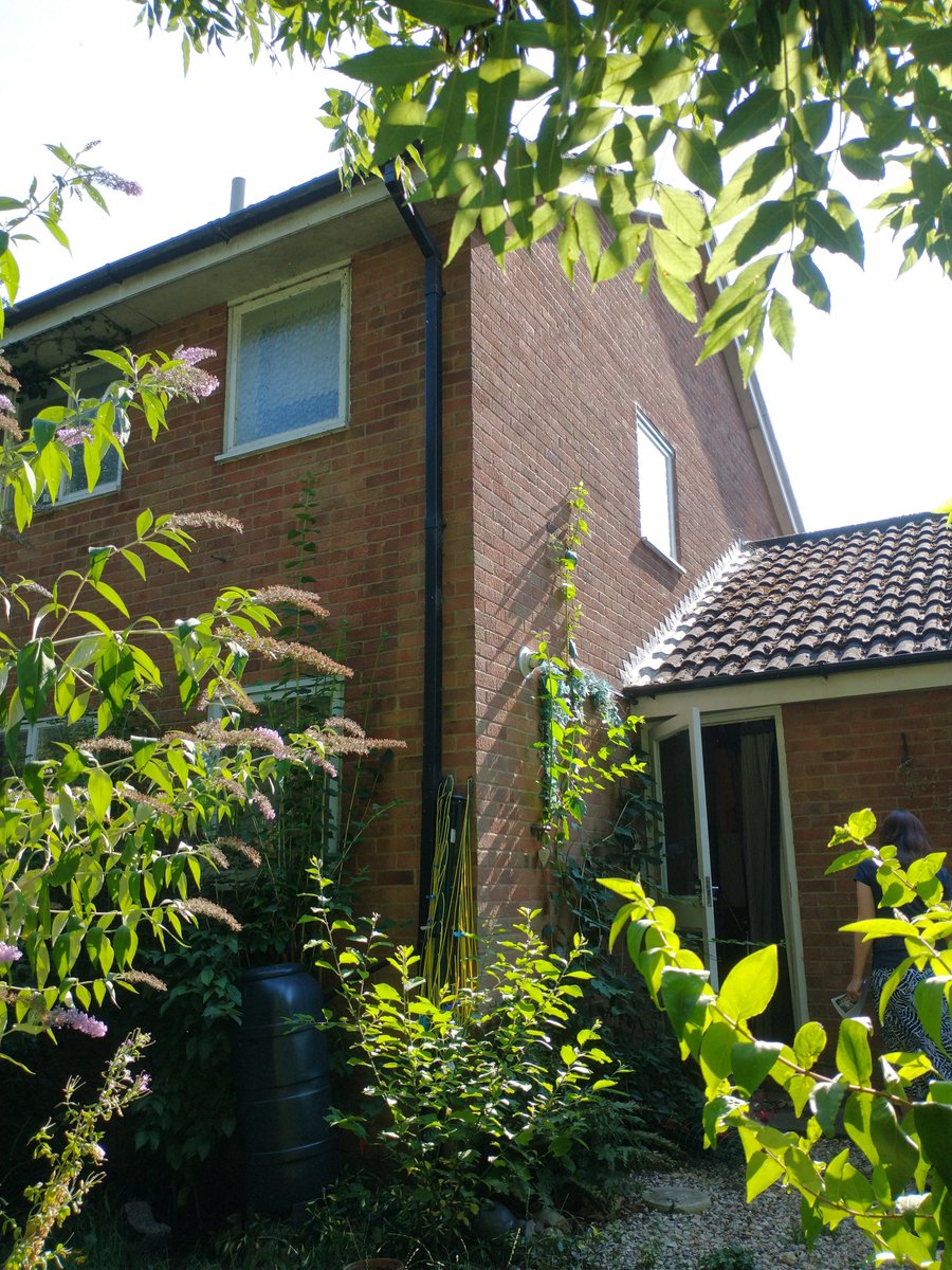 BrantrakeD's tweet image. Today's viewing of this particular property proves just how manic the world of property is at the moment. Upon arrival the agent greets us with: "We already have three full asking price offers from today's viewings".
Now let's see how it stacks for me.