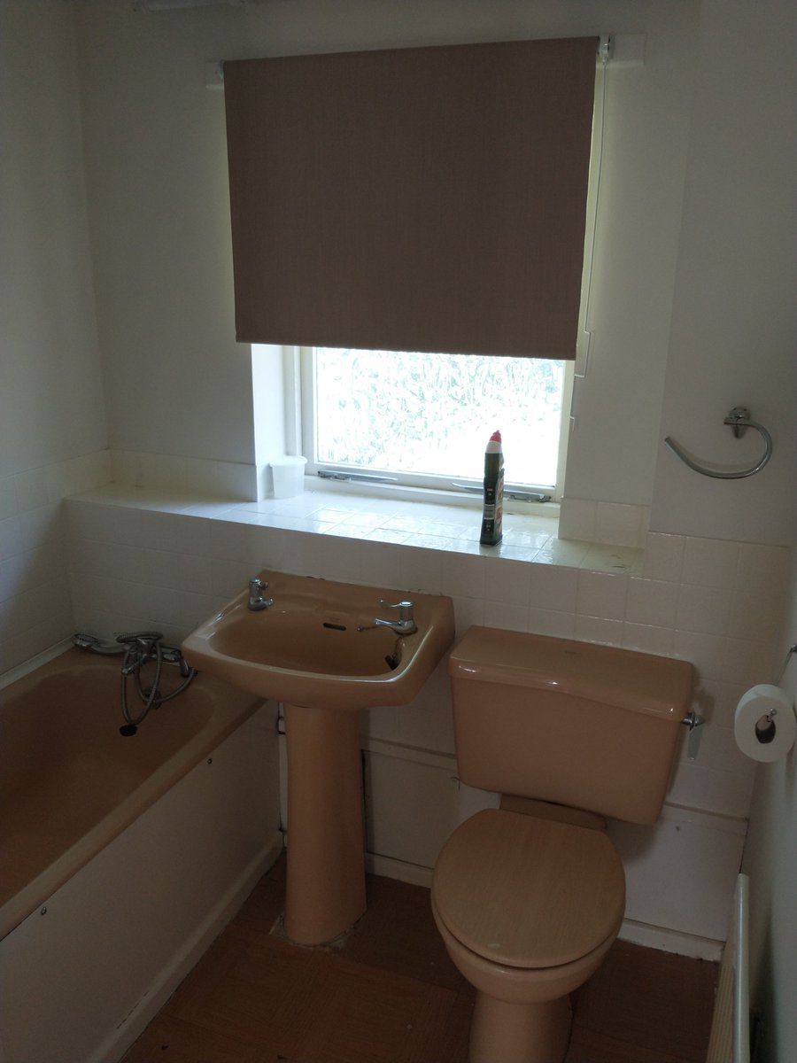 BrantrakeD's tweet image. Today's viewing of this particular property proves just how manic the world of property is at the moment. Upon arrival the agent greets us with: "We already have three full asking price offers from today's viewings".
Now let's see how it stacks for me.