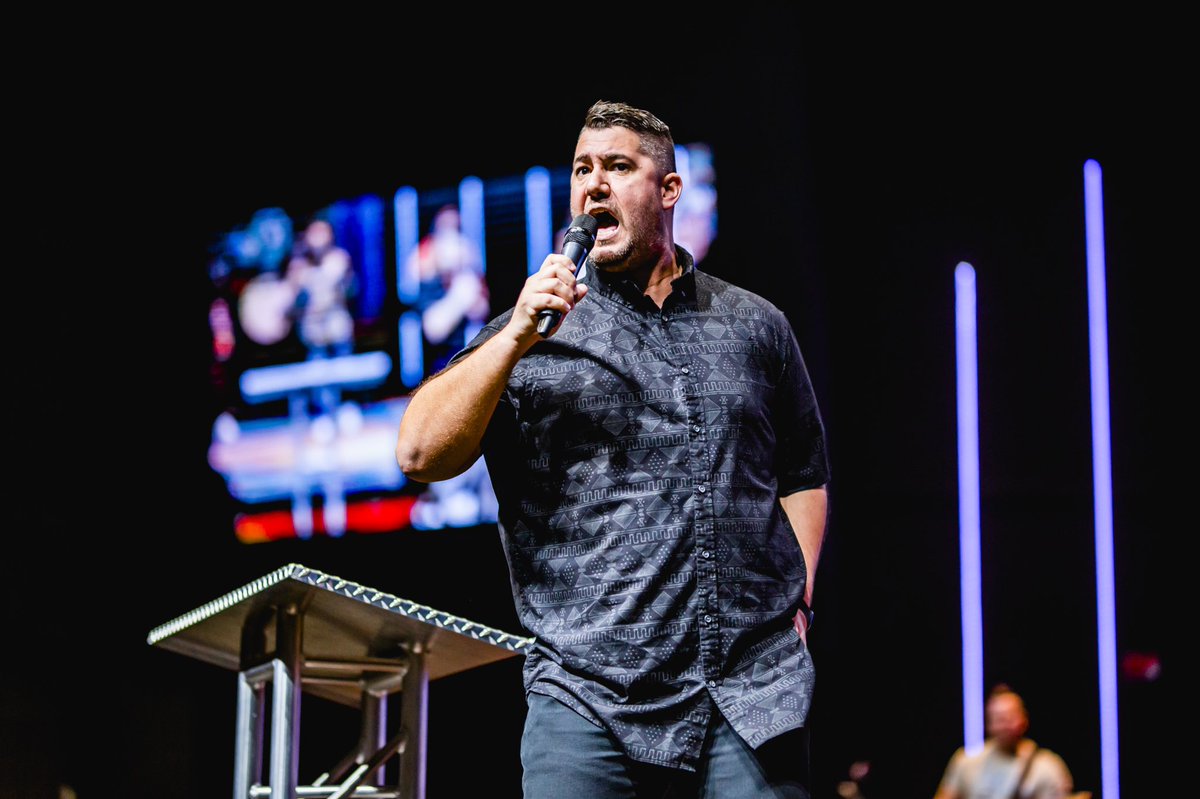 david_schlueter's tweet photo. “Don’t let your emotions derail you from destiny” @_joshcarter POWERFUL night one of Revival Weekend @FreshStartAz #FreshStartRevival https://t.co/cItAyELXf0