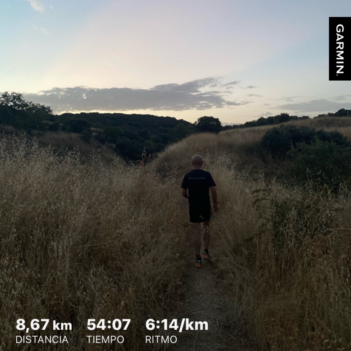 AlbBarrantes's tweet photo. ¡Primer dorsal en 5 meses! 1️⃣3️⃣2️⃣
Divertidísimo el #SpiritTrailRun.
Casi 9 kilómetros con unas cuestas de las she cuestan 📈🥵
¡Gracias Juanpi por el apoyo moral y logístico! 🏃🏻♂️💨
#ASICSFrontRunnerSpain
#StartWithASICS
#Run4Fun https://t.co/IDFaDeWqoh