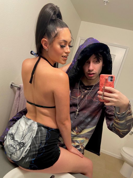 We designed our teeth and clothes https://t.co/zgC4RjcQLU