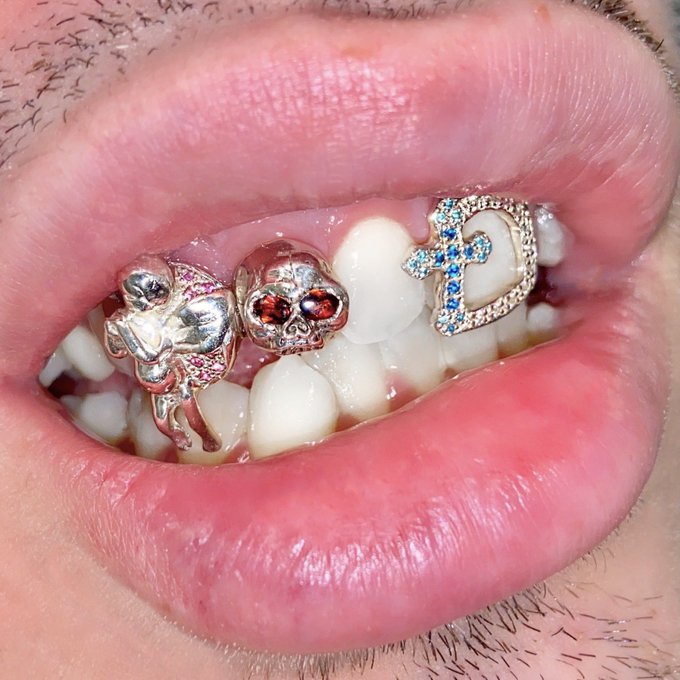 We designed our teeth and clothes https://t.co/zgC4RjcQLU