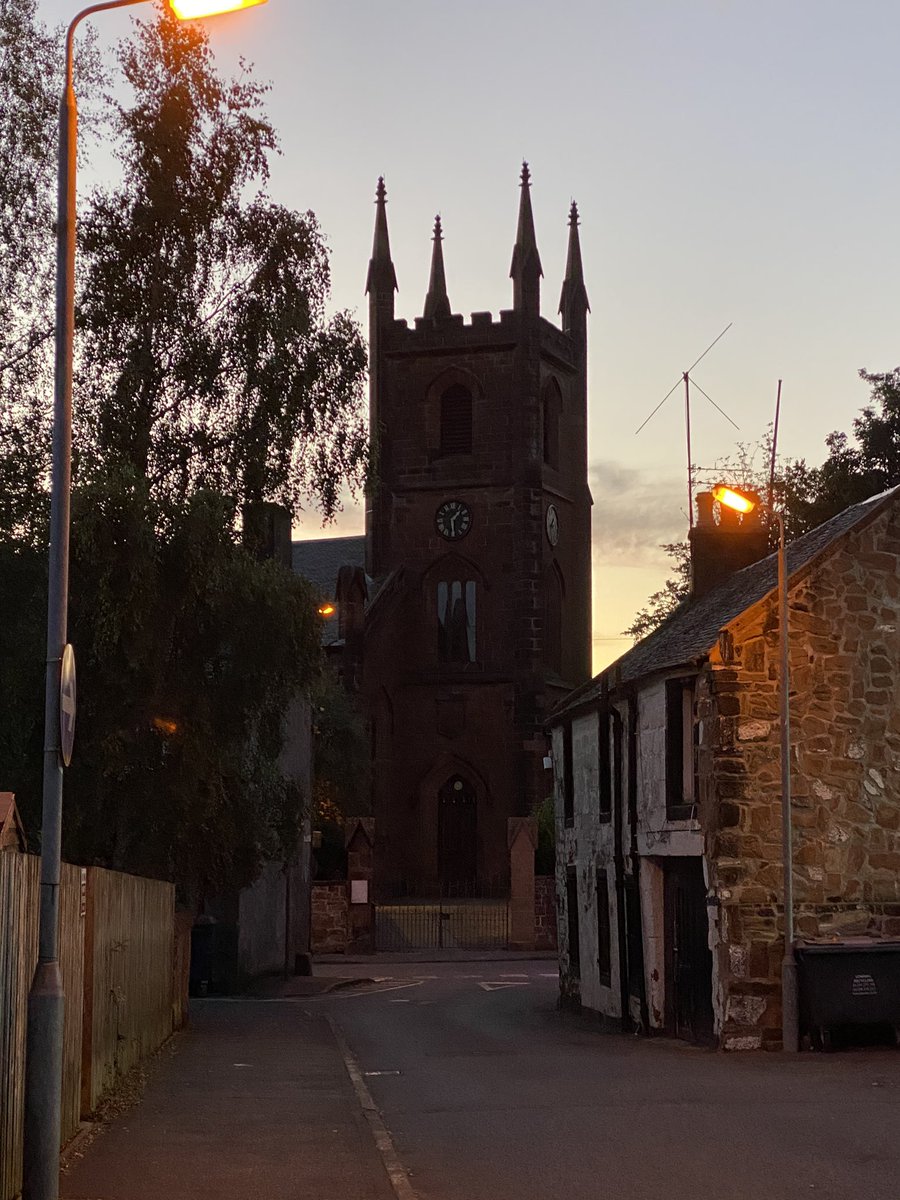 cathyjamieson's tweet photo. Beach day earlier so out for a twilight walk round Mauchline tonight! 

#hopeandmemorieswalkforacs #walkdownthelockdown

If you can spare a small donation to help Ayrshire Cancer Support please go to my just giving page

https://t.co/RycV0OOQ3N https://t.co/3c4yPXorSb