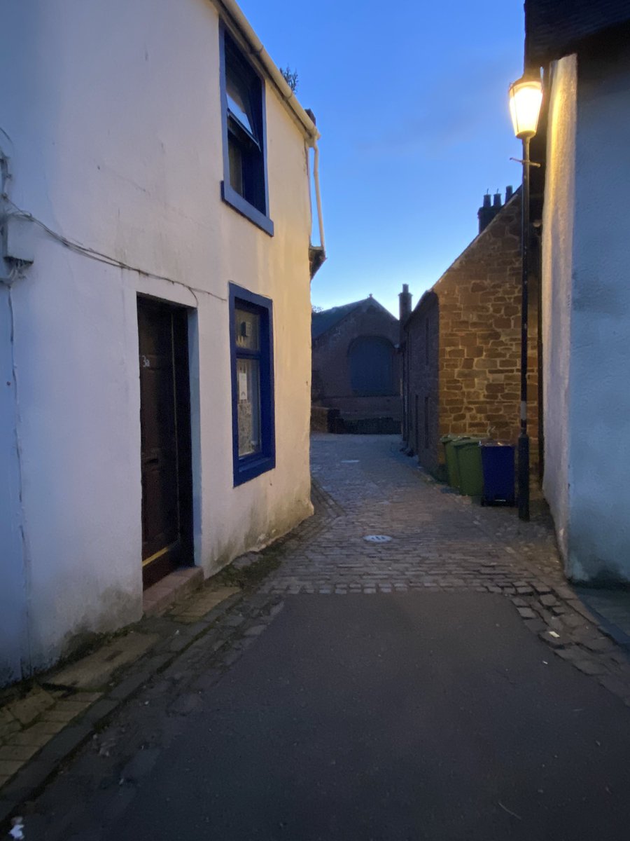 cathyjamieson's tweet photo. Beach day earlier so out for a twilight walk round Mauchline tonight! 

#hopeandmemorieswalkforacs #walkdownthelockdown

If you can spare a small donation to help Ayrshire Cancer Support please go to my just giving page

https://t.co/RycV0OOQ3N https://t.co/3c4yPXorSb