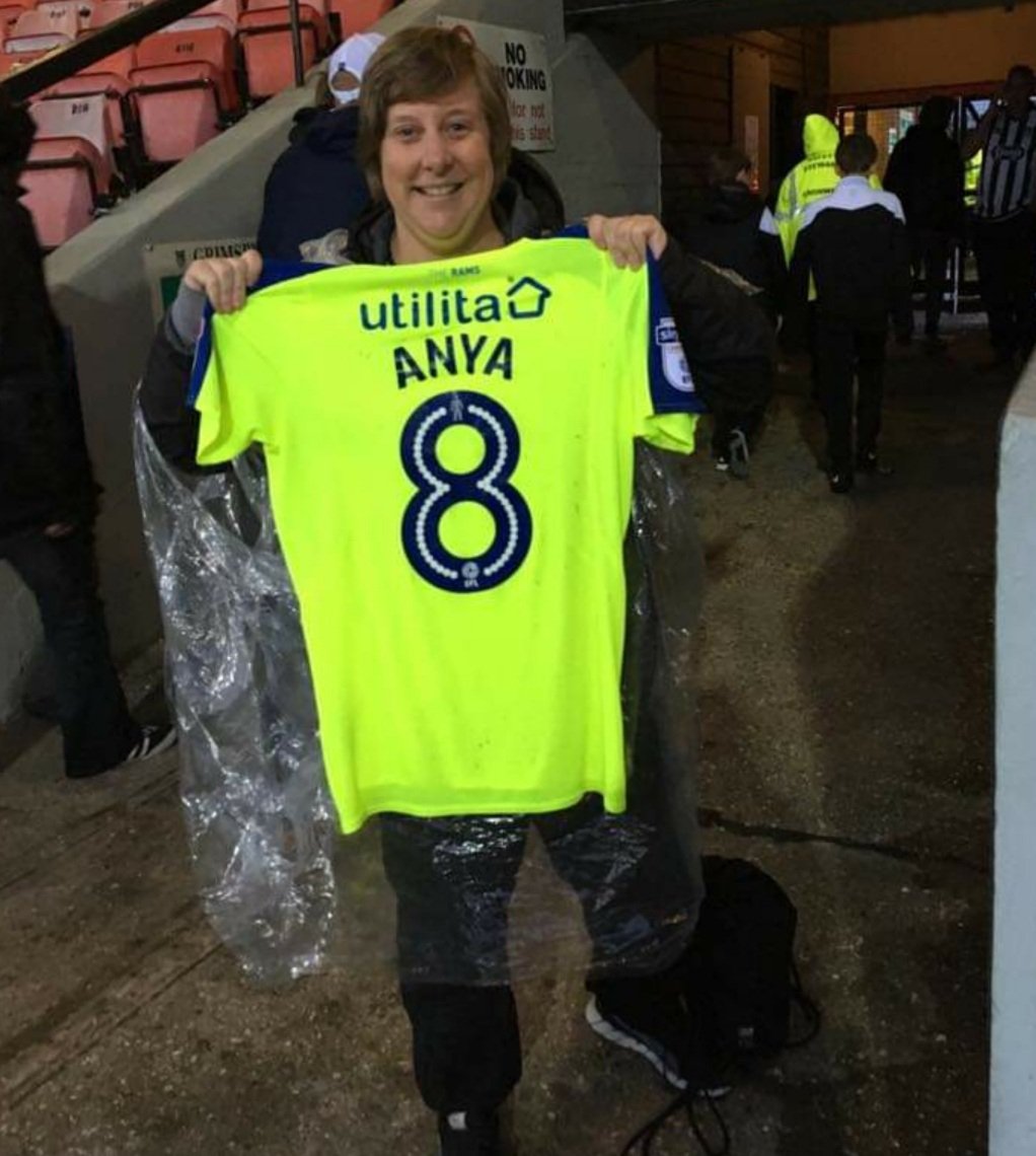 luc7_dcfc's tweet photo. 2017 Grimsby away, where everyone got soaked...saw a rare Keogh goal but the game had to be postponed...but i got Anya's pretty wet shirt π. #missingfooty #openinggameday #dcfcfans https://t.co/6fa4DfEKXR