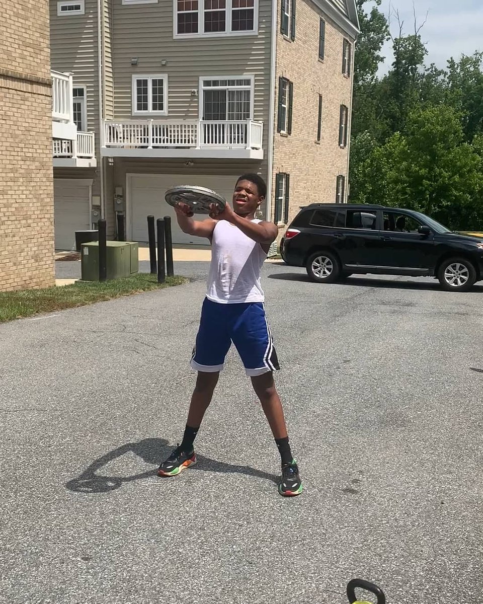 CharlesCtyElite's tweet photo. Good work today Eric!!
#EricWedge
#YouthBaller🏀
#CharlesCountyEliteProduct💙💛 https://t.co/wHLBG4kjrs
