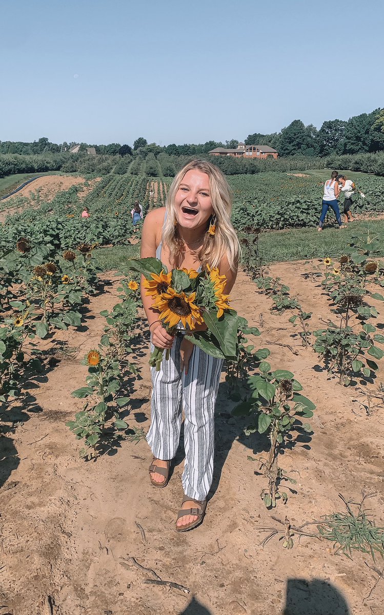 Mkwhite19's tweet photo. Sunflower child https://t.co/LXcUN70Aut