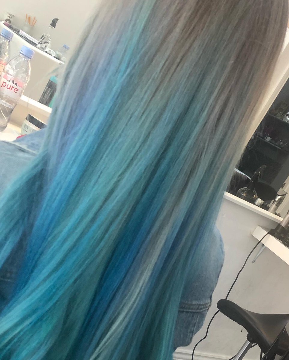 fallthenrecover's tweet photo. Post lockdown hair do treat to celebrate #3weekssober #revoveryposse feeling the #higherpower today hope you all had a fabulous Saturday 💞🌈 https://t.co/AIwevyesnV