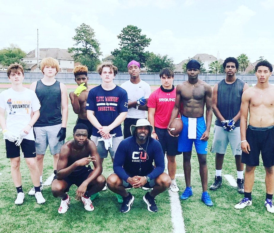 DoubleDspeed2's tweet photo. WR and DB session #3. Young men came out in this Texas heat to perfect their craft. Continue to shine fellas. #speed #skill and #knowledgeofthegame #playerdevelopment https://t.co/x1cvS3a3Cz