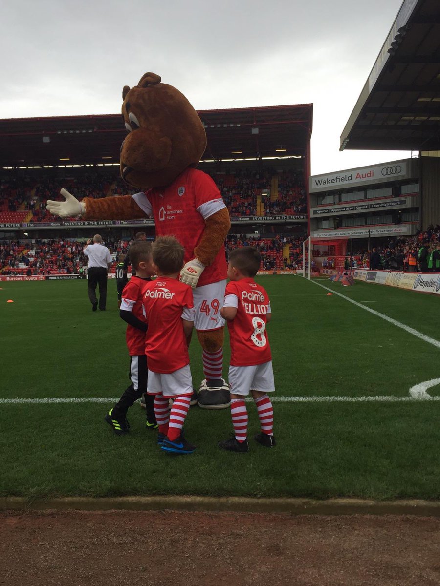 Goodluck <a href="/CamMcGeehan/">Cameron McGeehan</a> our Elliots one gutted little red, but he still loves you and number 8 i think it was the pink boots and hair👌👌