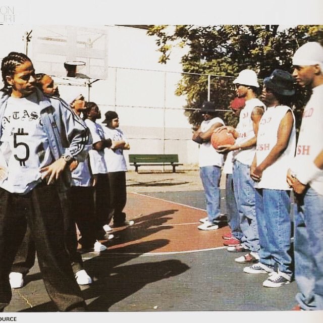 quniquemusic's tweet image. 🔥 Arsonists &amp;amp; Boot Camp Clik🔥 @thesource (98-99) we were recreating the “WildStyle” basketball scene (originally between Cold Crush &amp;amp; Fantastic 5)
I’m in the back with Sean P and we couldn’t stop laughing at each other. #thearsonists #seanP #seanprice #bootcampclik #duckdown
