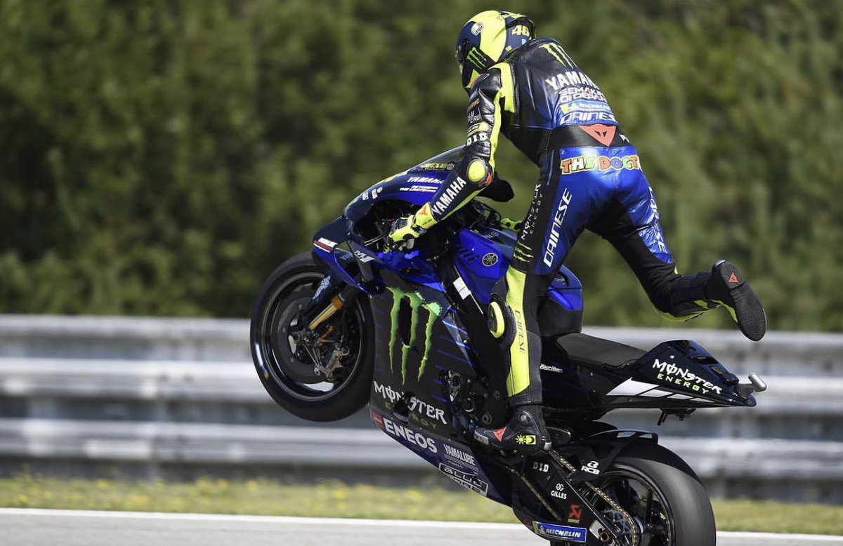 ValeYellow46's tweet photo. Il salitone di Brno è, come ogni anno, il paradiso delle impennate
📸 @FAlex79 @GigiSoldano @TINOFoto https://t.co/s8RR0lG1Te