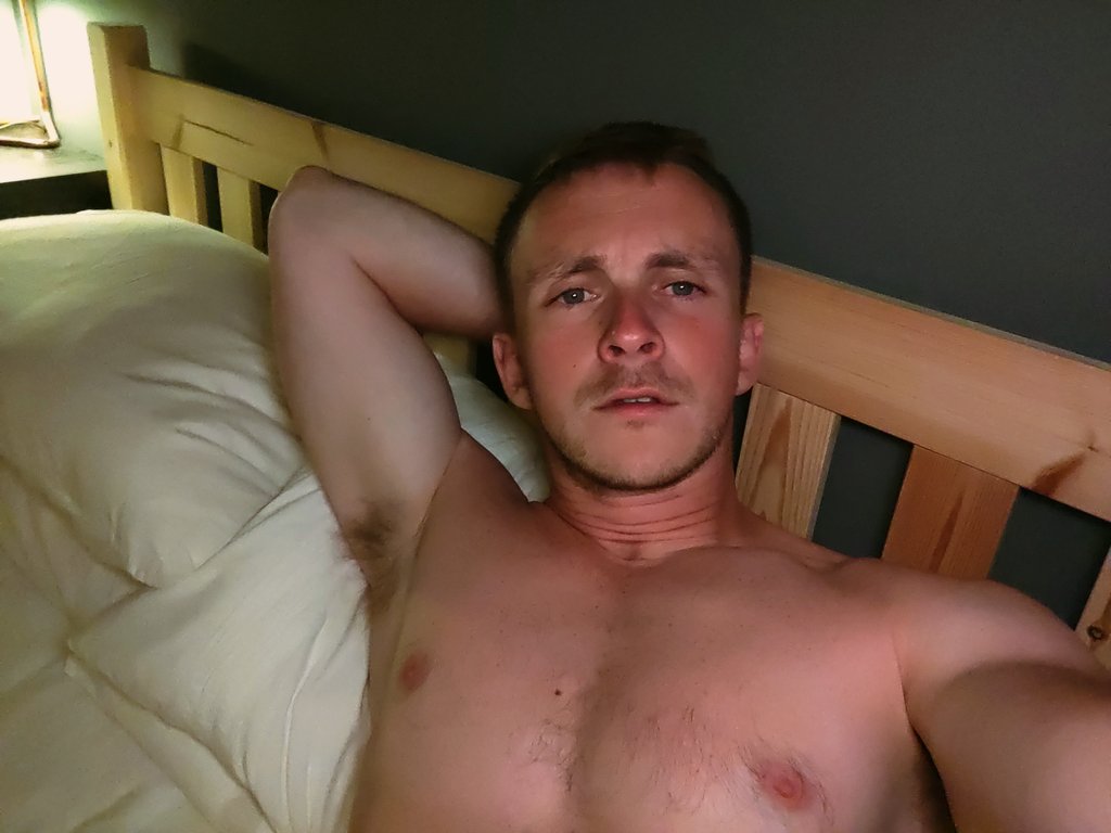 Sweaty 💦 ..wanna spoon? https://t.co/O8o5cHNlz9
