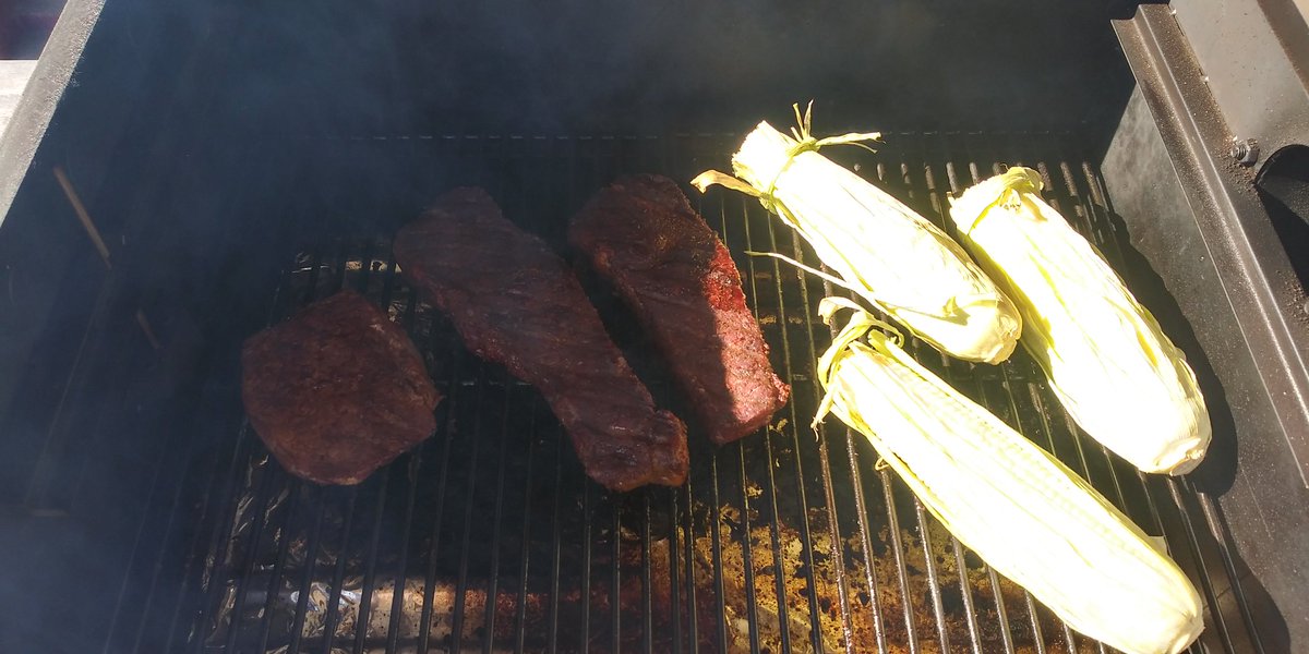 RedJamaX_'s tweet photo. @Offic1aLBoO Got this on the smoker as well https://t.co/wTbkbbf5k4