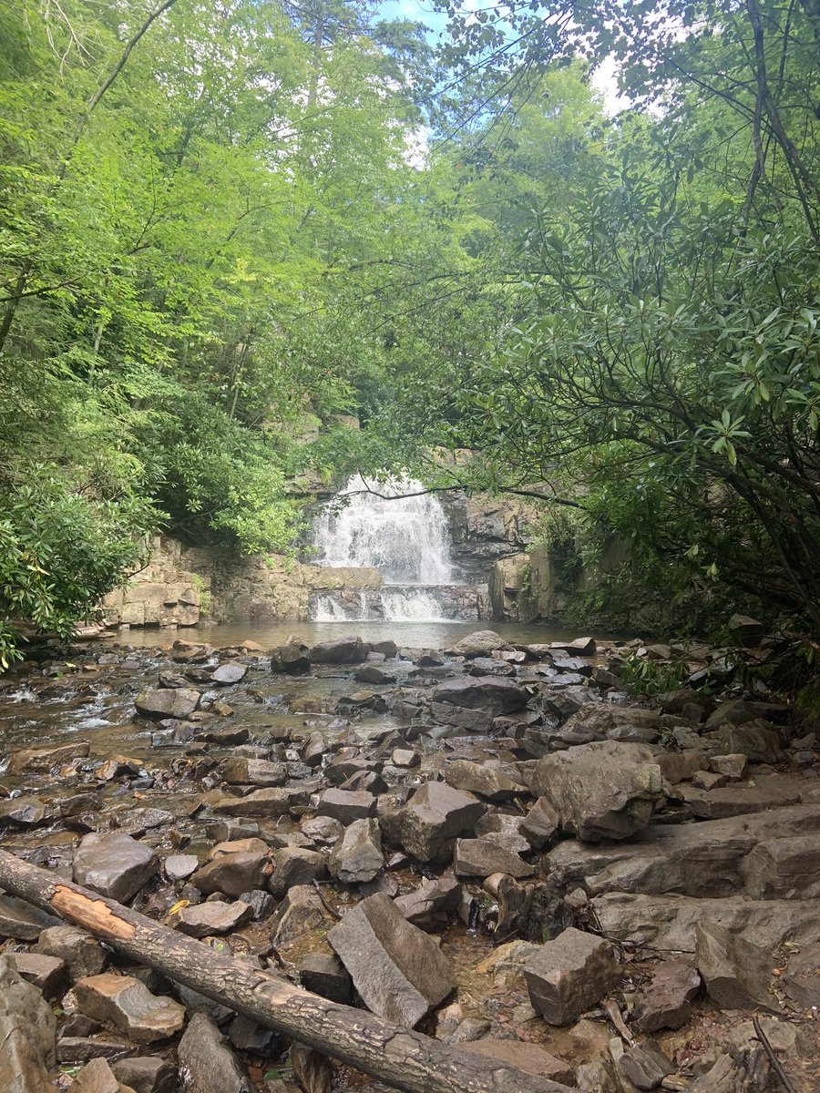 caitlin_moyer's tweet photo. i could be happy anywhere with you⛰ https://t.co/QCjDZeQ6Qh