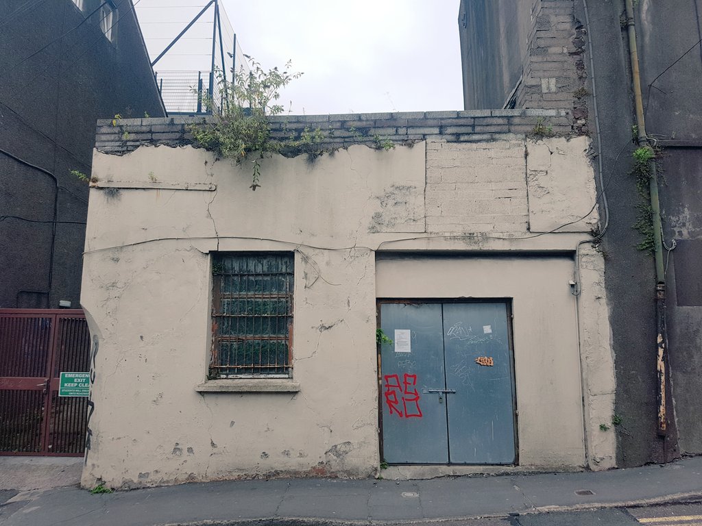 another old warehouse crumbling & lying empty in  #Cork citythis one has 2018 plans to be demolished & turned into a homenote the historically interesting feature to let horses pass easylet's hope it becomes someone's home soon & retains that feature  #regeneration  #respect