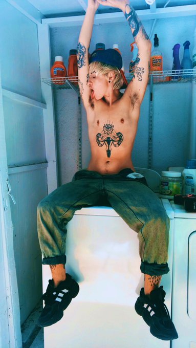 2 pic. RT if you’d fuck on the washing machine ??? https://t.co/bJG5ymrpJa