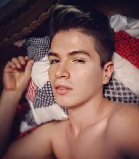 pablov962's tweet photo. #LBGTQ #gaykids #gay #gaysleep #gayrol #medellingay #chicossincamisa https://t.co/HDhZTY7Vx4
