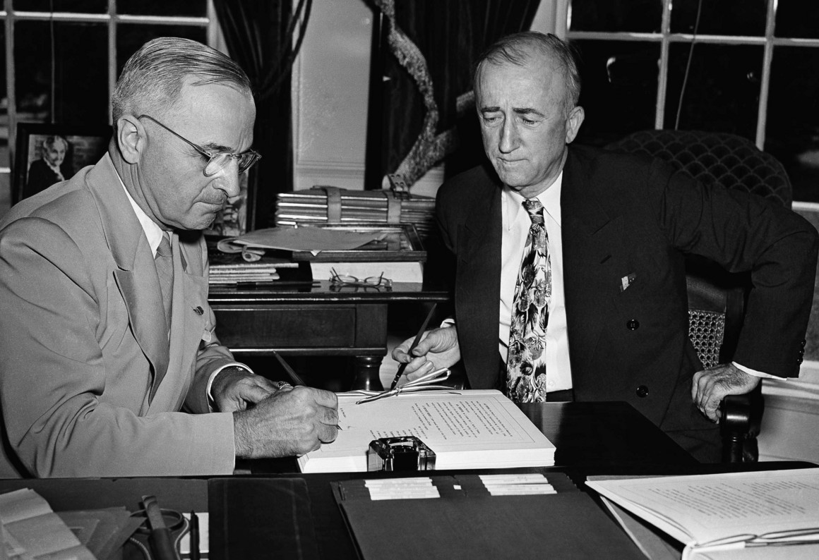 HillelNeuer's tweet photo. On this day 75 years ago: 🇺🇸 President Truman signs UN Charter to advance world peace. U.S. is first to join.

Now:
🇨🇳 China just picked the UN free speech monitor.
🇻🇪 Venezuela sits on the UN Human Rights Council.
🇸🇦 Saudi Arabia sits on the UN Women’s Rights Commission.

 #UN75 https://t.co/evBnvskXfh