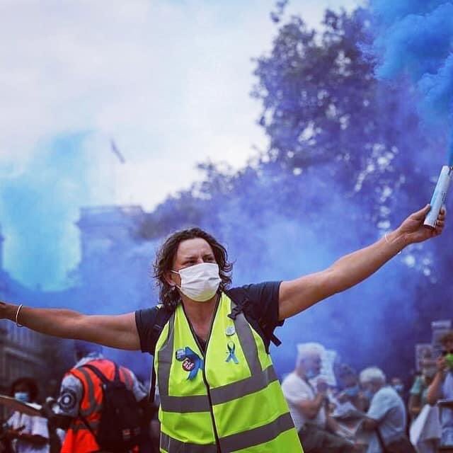 If you want someone in your corner, it’s this bad ass! I truly believe this image will live on as an icon of peaceful, powerful protest. My super-spesh buddy Ness was the instigator of today’s nationwide NHS protests over pay. Let’s all salute her! #NHS #NHSPay15