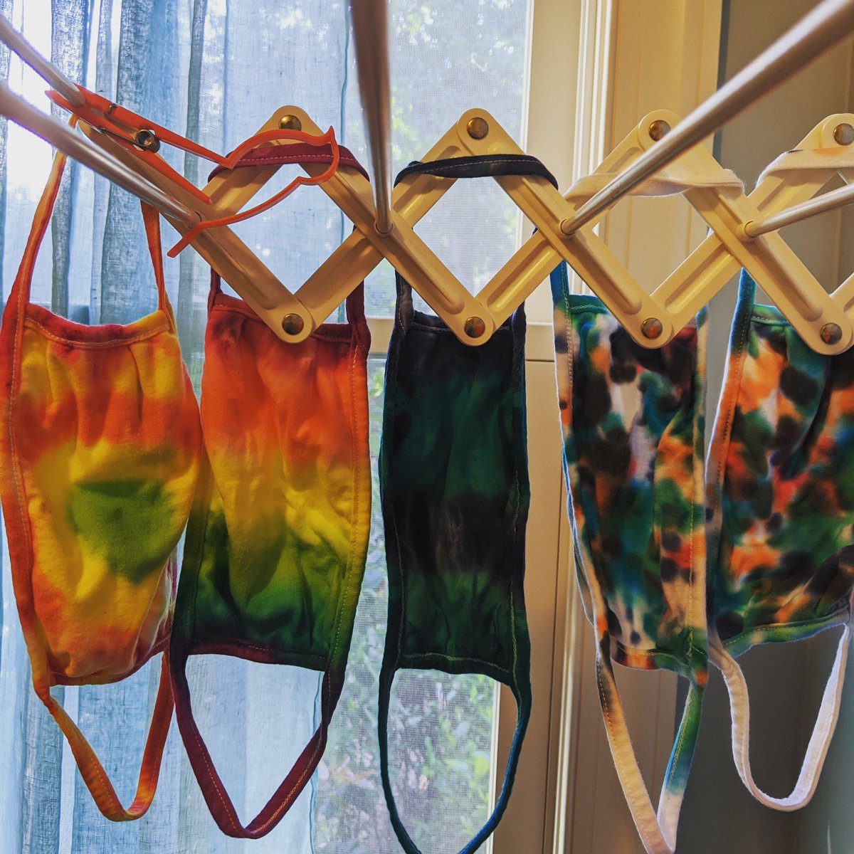 AmyHolland_Art's tweet image. Tie dye masks are ready for Back to School! #IamWestForsythWeareFamily  #teachart