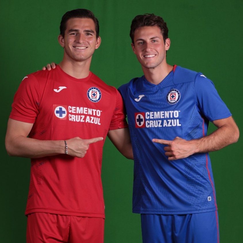 seba_jurado's tweet photo. The best way to predict the future is to create it. Mi bro 🤜🏻🤛🏻 ¿Les gustó el nuevo jersey? 🚂🔵 
@santigim10 https://t.co/Dz5ByuVUVo