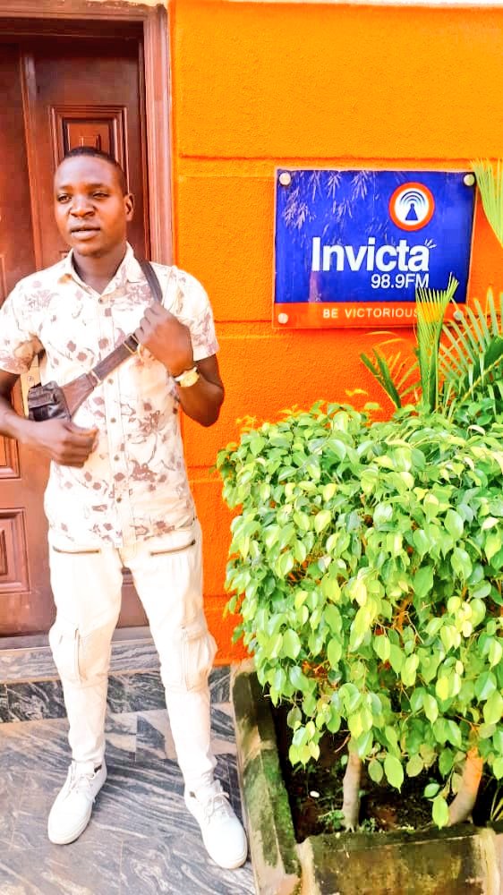 Mr_idonShow's tweet photo. IT'S ALWAYS A PLEASURE DISCUSSING EVERYTHING THAT CONCERNS STUDENTS
@Campuslounge989
With @Czar_kilankz
ON
@invictafm989
SHOUT TO
@TheFamouzAmoz
@AL_musteee

#Campus360
#CampusLounge
#StudentsHub https://t.co/KUjcCIW2Gl