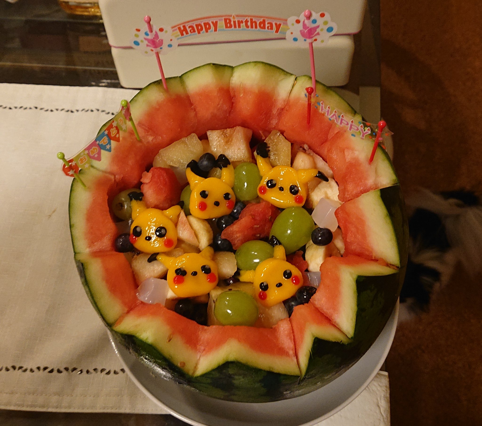 Comatema スイカの妖精 てまりちゃん 昨日はフルーツポンチを作ったので 今日はてまりにモデルさんをしてもらいました ポメラニアン Pomeranian スイカ フルーツポンチ ピカチュウ T Co Rwxjatu96f Twitter