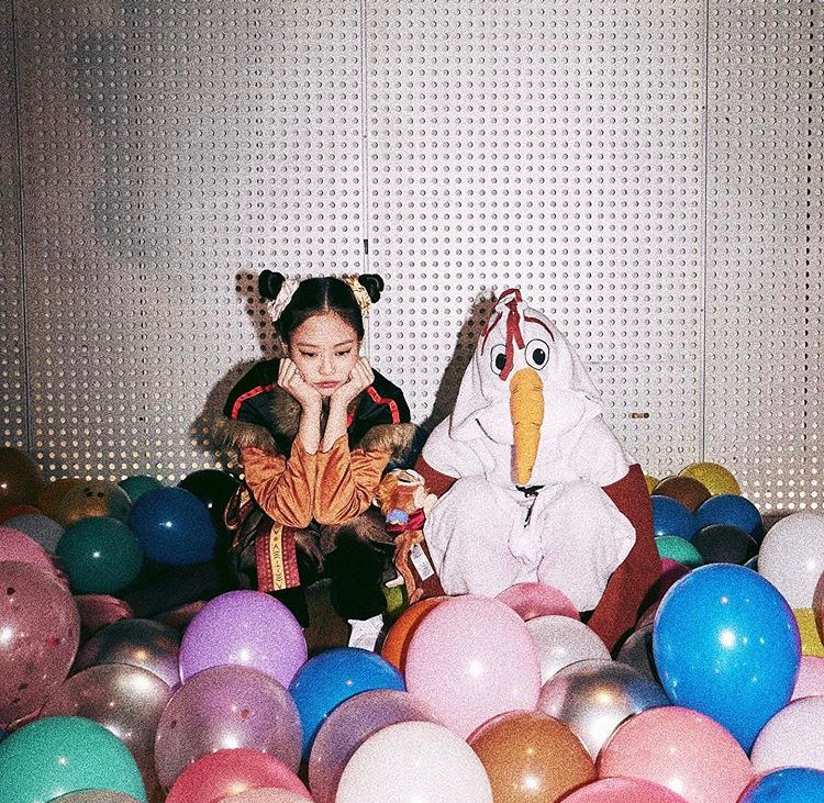 93sense's tweet photo. 🖤 HAPPY 4 YEARS 💕

#BLACKPINK #JENNIE #LISA #JENLISA https://t.co/vEXC07yBpf