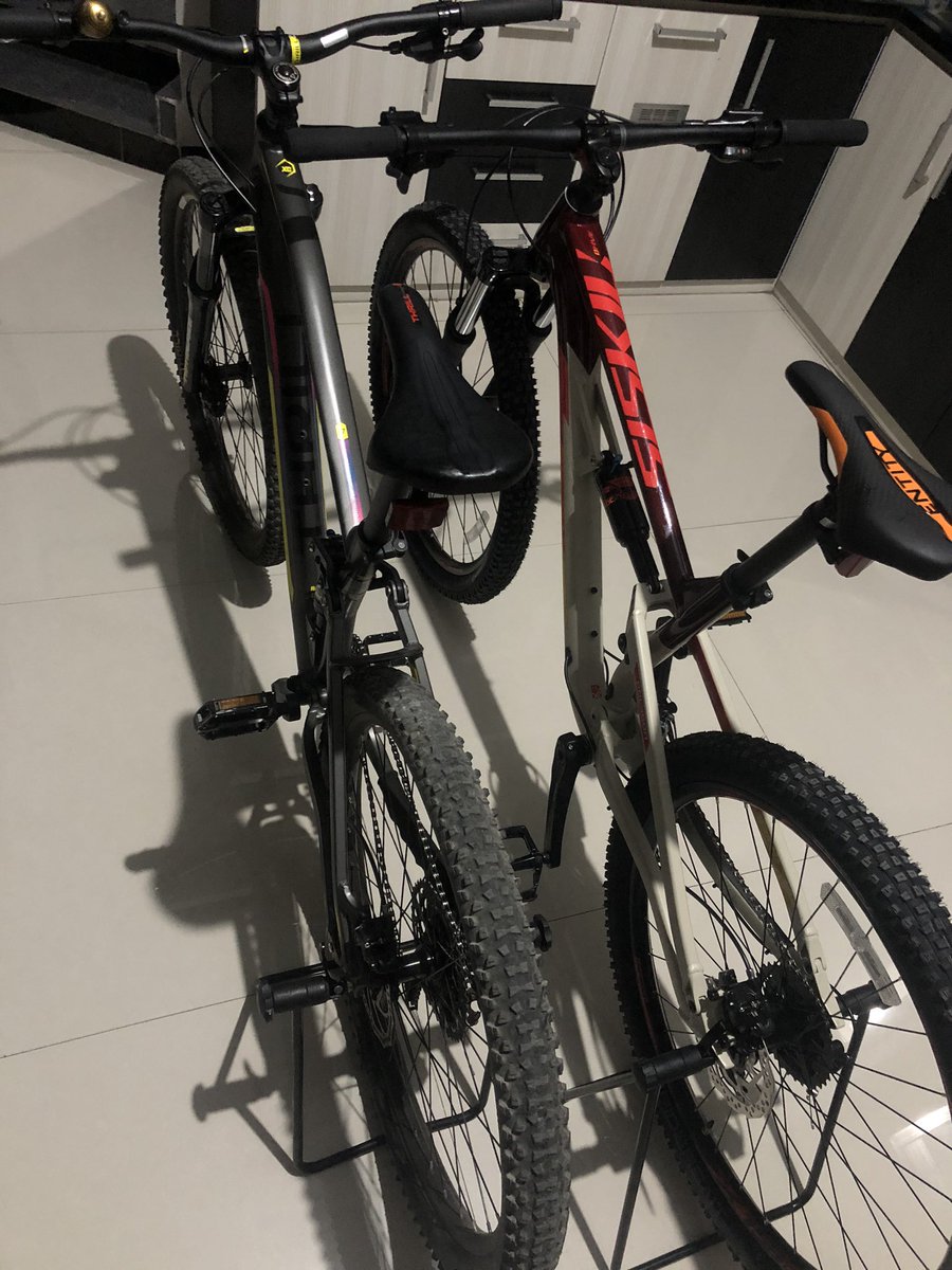 ramadhanasf's tweet photo. Me with my brother as a newbie 🚵🏽 #polygonsiskiud5 #thrillferventelite #sepedaMTB https://t.co/mwpIxGL3s7