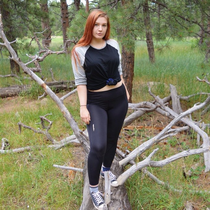 🖤 this if you'd help take my hiking nudes https://t.co/HJEN4c7DXZ