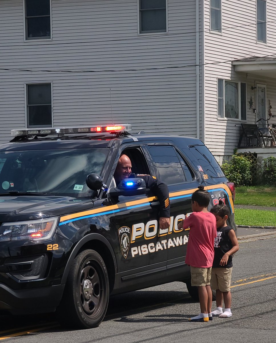 Saud8614's tweet photo. Piscataway Police are the best👮🏻‍♂️ Thank you so much for passing by to saying Happy Birthday to my little boy. Our future Police Men👮🏻‍♂️ Jared was so excited to see you guys! He still can believe it❤🥰 https://t.co/cHEzCBCLpc