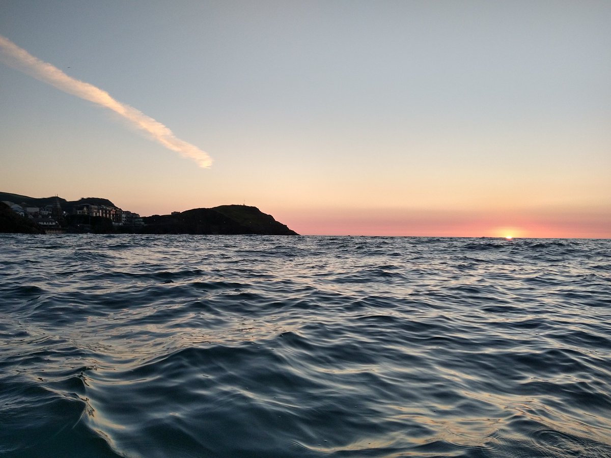 Sim_ALS's tweet photo. The #Torrs in #Ilfracombe tonight.
#sunset
#NorthDevon
#nofilterneeded
#Bristol channel https://t.co/OtMIV72Trp