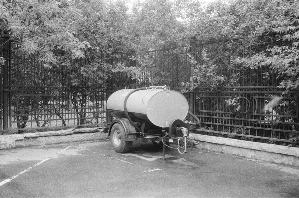 MaxBatsyn's tweet photo. ...
.
.
.
#moscow #russia #streetphotography #filmphotography #film #35mm #filmisnotdead #filmisnotdeaditjustsmellsfunny #shootfilmnotmegapixels #believeinfilm #konicahexaraf #hexaraf #blackandwhite #archillect https://t.co/XqGIFJb1Hb https://t.co/X20d79ISgr