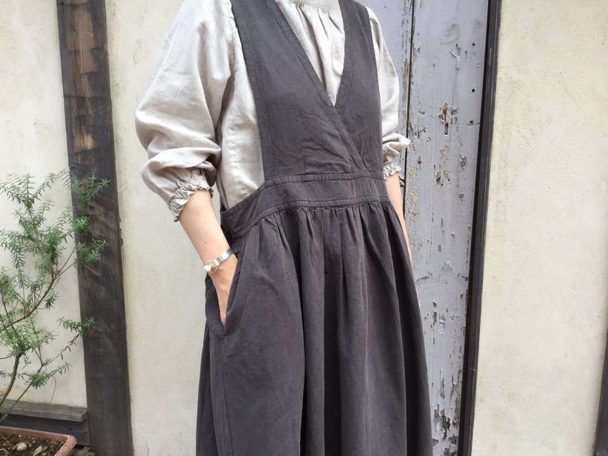 Nest Robe 吉祥寺店 New Arrival シルクリネンのピナフォアドレス シルクのしなやかでなめらかな触り心地と リネンの適度なハリを活かしたハイクオリティな素材を使用しています 秋も深まる頃には ニットやウールのアイテムと合わせるのもおすすめ Nest Robe 吉祥寺店 New Arrival シルクリネンのピナフォアドレス シルクのしなやかでなめらかな触り心地と リネンの適度なハリを活かしたハイクオリティな素材を使用しています 秋も深まる頃には ニットやウールのアイテムと合わせるのもおすすめ