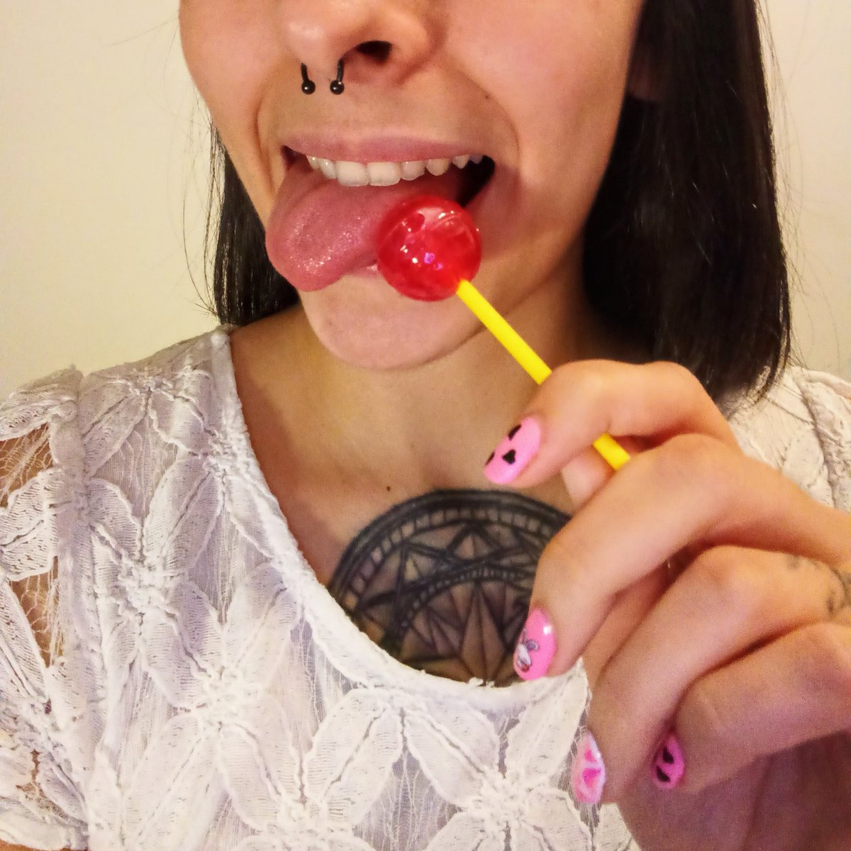 Bongo_Kitten_'s tweet photo. Who wants to watch me while I'm licking a lollipop? 

Quien quiere mirarme mientras me chapo este chupetín? Estoy disponible hasta las 2AM Argentina hoy🖤💦 https://t.co/k8iCyK6NZy
